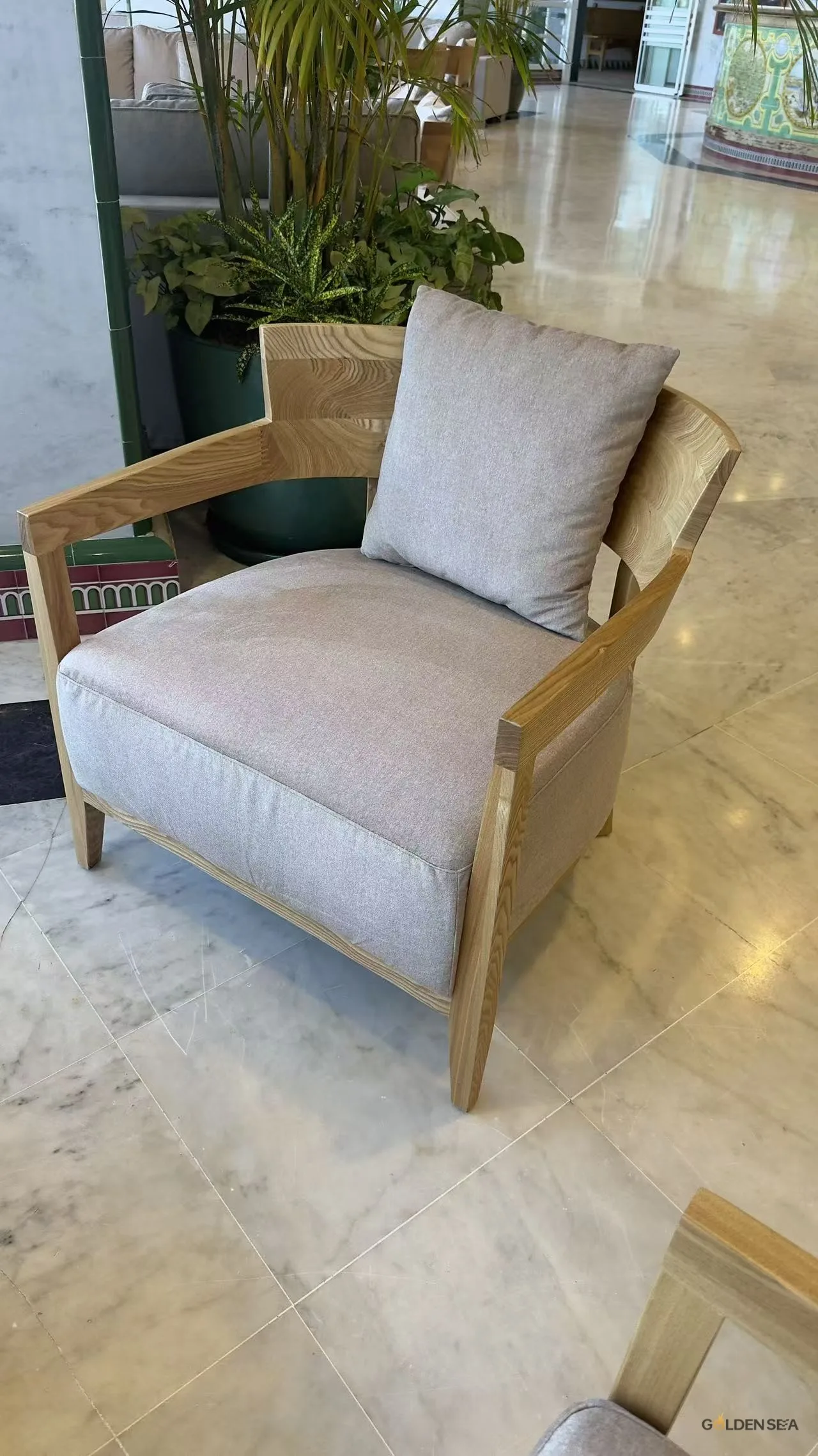 Solid Wood Frame Upholstered Lounge Chair – view 1