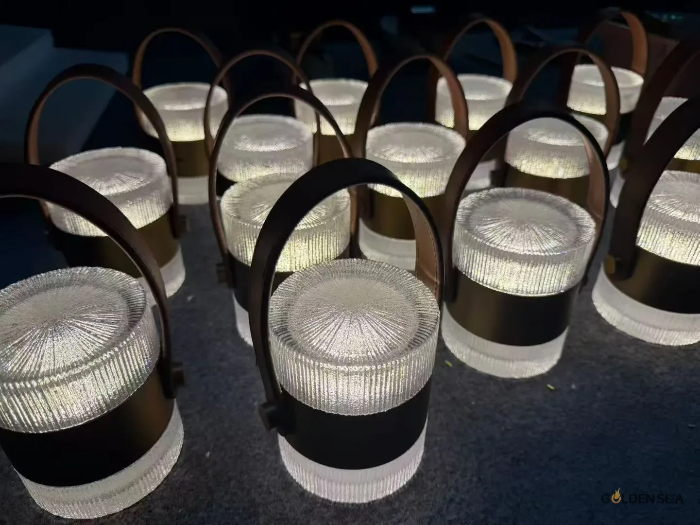 Dusk Glow Portable Lantern - Image 2